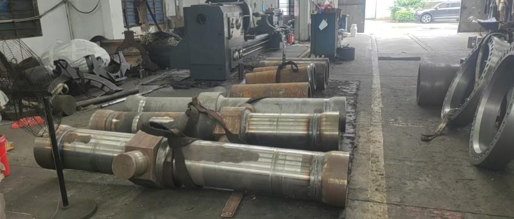 Metallurgical hydraulic cylinder assembly