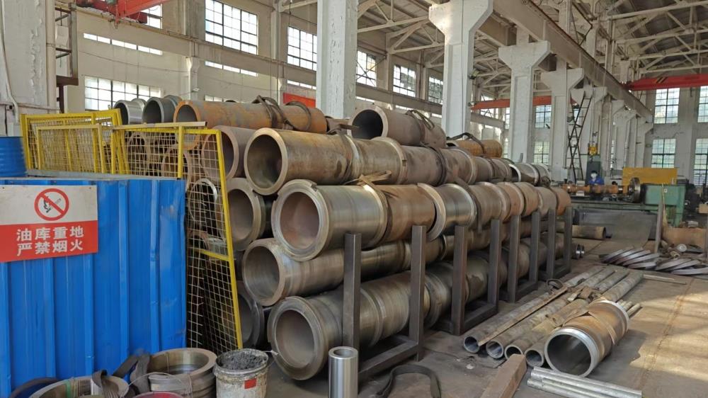 Pile driver cylinder body